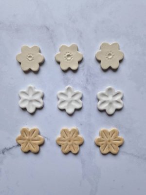 Trio de magnets fleurs en céramique de l'Atelier les spontanées