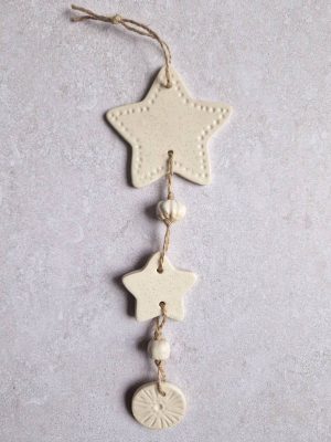 Gros plan sur la suspension murale Céleste au motif Étoile