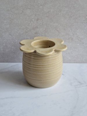 infuseur beige rosé posé sur un mug helsinki rose