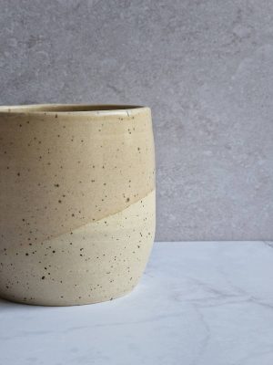 zoom sur le mug milan beige rosé