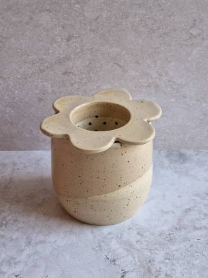 mug et infuseur beiges rosés