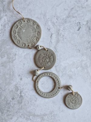 suspension murale brume en grès de l'atelier les spontanées