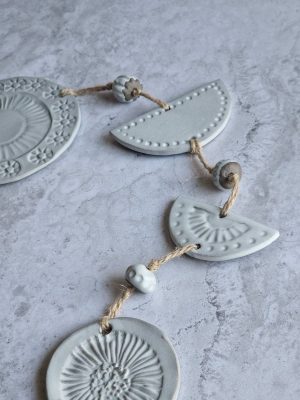 détail de la suspension murale nuée