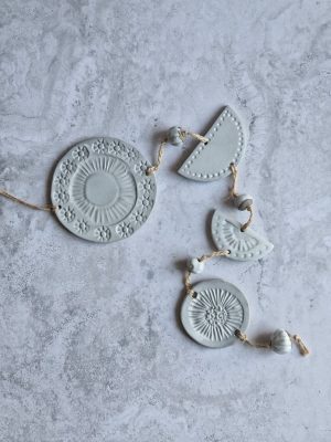 suspension murale nuée en grès émaillé