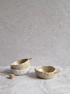 trois coupelles portofino en grès émaillé blanc et beige